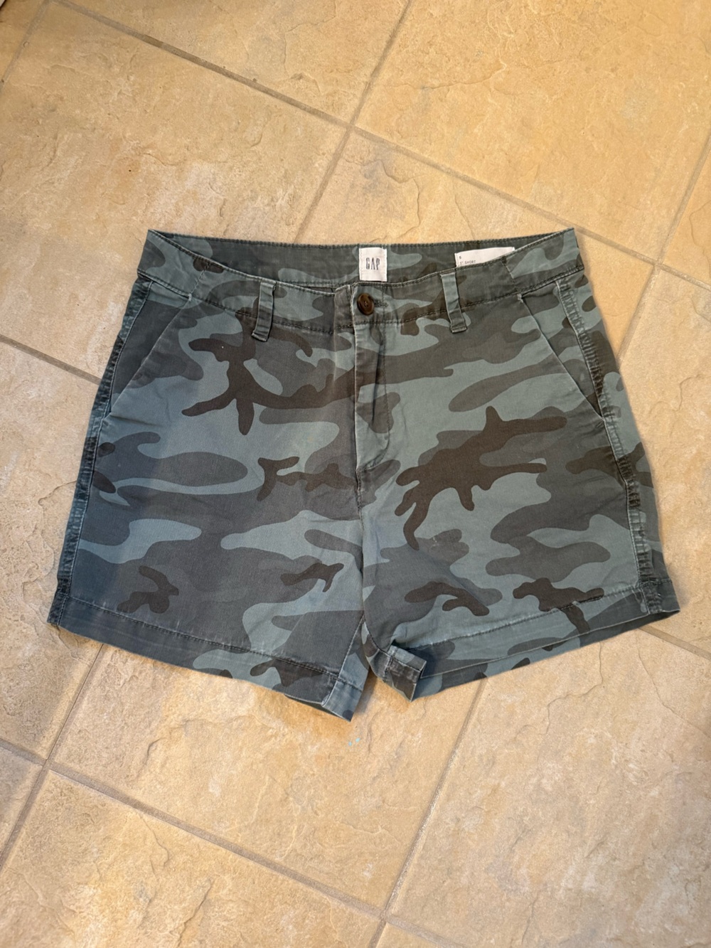 GAP Women's Camo Cargo Shorts - Green/Gray Camouflage